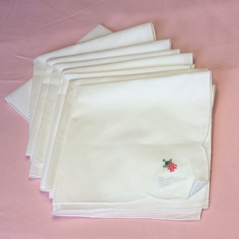 FINAL SALE PRICE 8 Pc White Embroidered Napkin Set